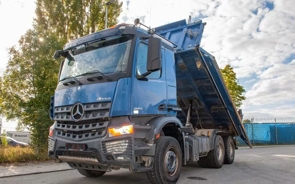 Mercedes-Benz Arocs 2652 6x4 – Wywrotka trójstronna Meiller z Bordmatik (Euro 6) - Kiper: slika Mercedes-Benz Arocs 2652 6x4 – Wywrotka trójstronna Meiller z Bordmatik (Euro 6) - Kiper Mercedes-Benz Arocs 2652 6x4 – Wywrotka trójstronna Meiller z Bordmatik (Euro 6) - Kiper: slika Mercedes-Benz Arocs 2652 6x4 – Wywrotka trójstronna Meiller z Bordmatik (Euro 6) - Kiper