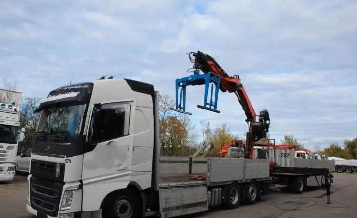 Volvo FH500 6x2 | Platforma z HDS Fassi F215A7 - Sterowanie radiowe | Euro 6 | Automatyczna skrzynia | 390 000 km - Kamion s otvorenim sandukom, Kamion s kranom: slika Volvo FH500 6x2 | Platforma z HDS Fassi F215A7 - Sterowanie radiowe | Euro 6 | Automatyczna skrzynia | 390 000 km - Kamion s otvorenim sandukom, Kamion s kranom Volvo FH500 6x2 | Platforma z HDS Fassi F215A7 - Sterowanie radiowe | Euro 6 | Automatyczna skrzynia | 390 000 km - Kamion s otvorenim sandukom, Kamion s kranom: slika Volvo FH500 6x2 | Platforma z HDS Fassi F215A7 - Sterowanie radiowe | Euro 6 | Automatyczna skrzynia | 390 000 km - Kamion s otvorenim sandukom, Kamion s kranom