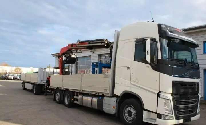 Volvo FH500 6x2 | Platforma z HDS Fassi F215A7 - Sterowanie radiowe | Euro 6 | Automatyczna skrzynia | 390 000 km - Kamion s otvorenim sandukom, Kamion s kranom: slika Volvo FH500 6x2 | Platforma z HDS Fassi F215A7 - Sterowanie radiowe | Euro 6 | Automatyczna skrzynia | 390 000 km - Kamion s otvorenim sandukom, Kamion s kranom Volvo FH500 6x2 | Platforma z HDS Fassi F215A7 - Sterowanie radiowe | Euro 6 | Automatyczna skrzynia | 390 000 km - Kamion s otvorenim sandukom, Kamion s kranom: slika Volvo FH500 6x2 | Platforma z HDS Fassi F215A7 - Sterowanie radiowe | Euro 6 | Automatyczna skrzynia | 390 000 km - Kamion s otvorenim sandukom, Kamion s kranom