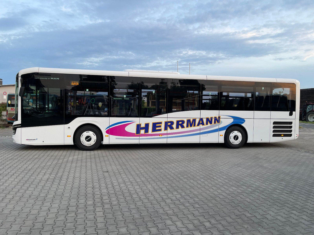 MAN Lion's Intercity LE 12 - Gradski autobus: slika MAN Lion's Intercity LE 12 - Gradski autobus MAN Lion's Intercity LE 12 - Gradski autobus: slika MAN Lion's Intercity LE 12 - Gradski autobus