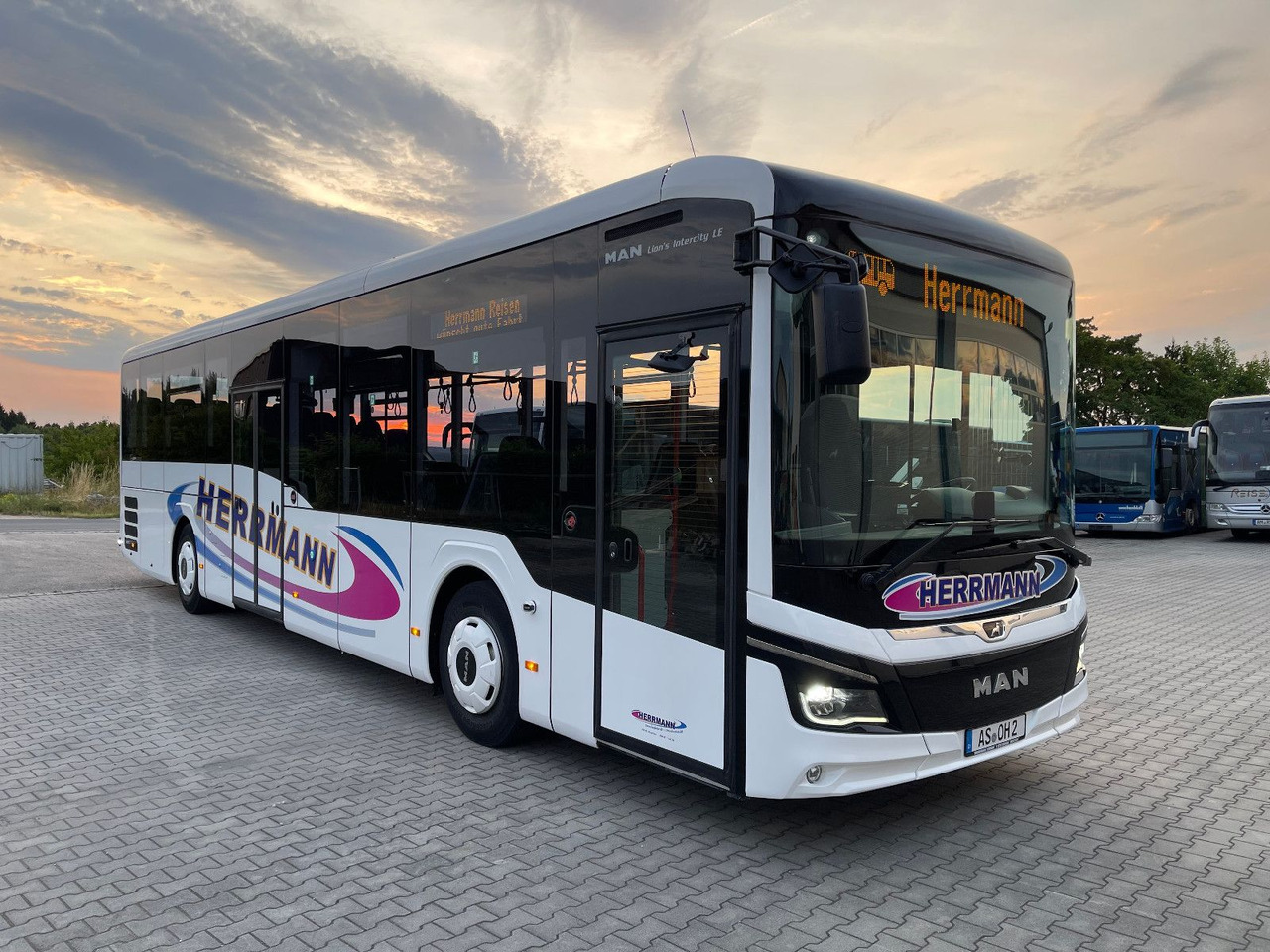 MAN Lion's Intercity LE 12 - Gradski autobus: slika MAN Lion's Intercity LE 12 - Gradski autobus MAN Lion's Intercity LE 12 - Gradski autobus: slika MAN Lion's Intercity LE 12 - Gradski autobus