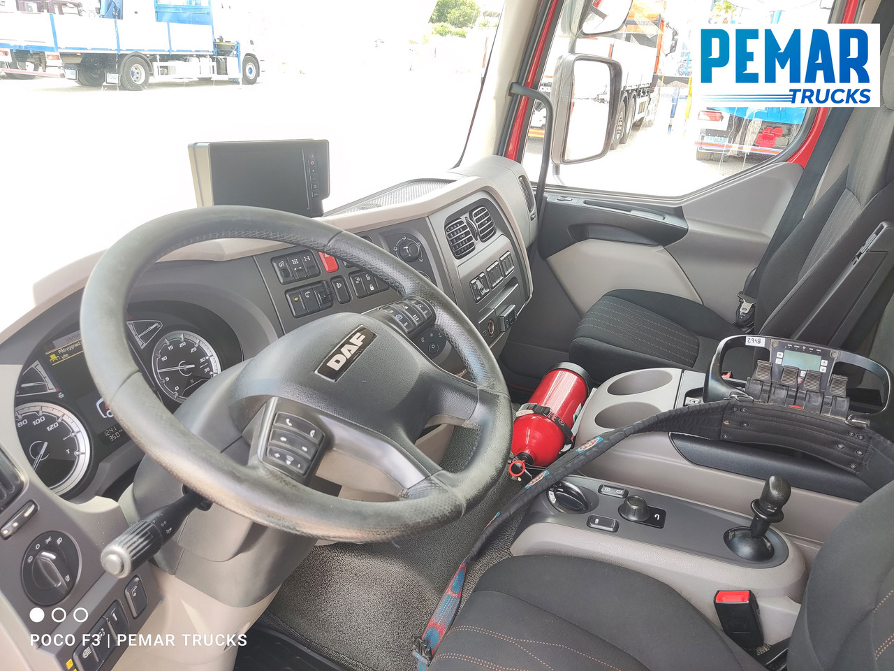 Kamion s otvorenim sandukom, Kamion s kranom DAF LF 210 GRUA CAJA FIJA: slika Kamion s otvorenim sandukom, Kamion s kranom DAF LF 210 GRUA CAJA FIJA