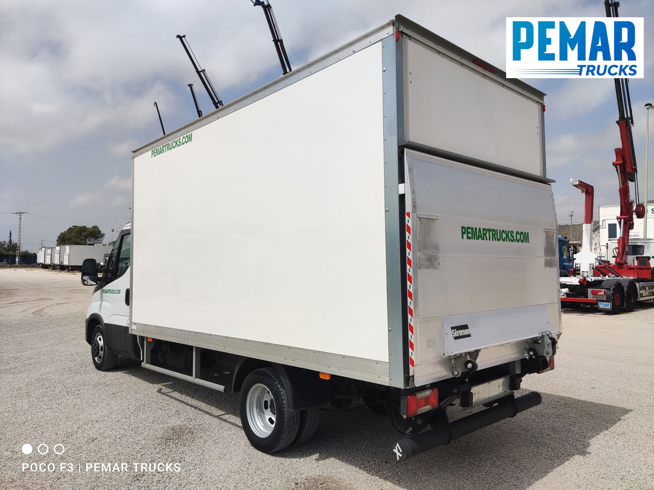 Dostavno vozilo sa zatvorenim sandukom IVECO DAILY 35C16 CAJA CERRADA DOBLE RUEDA: slika Dostavno vozilo sa zatvorenim sandukom IVECO DAILY 35C16 CAJA CERRADA DOBLE RUEDA
