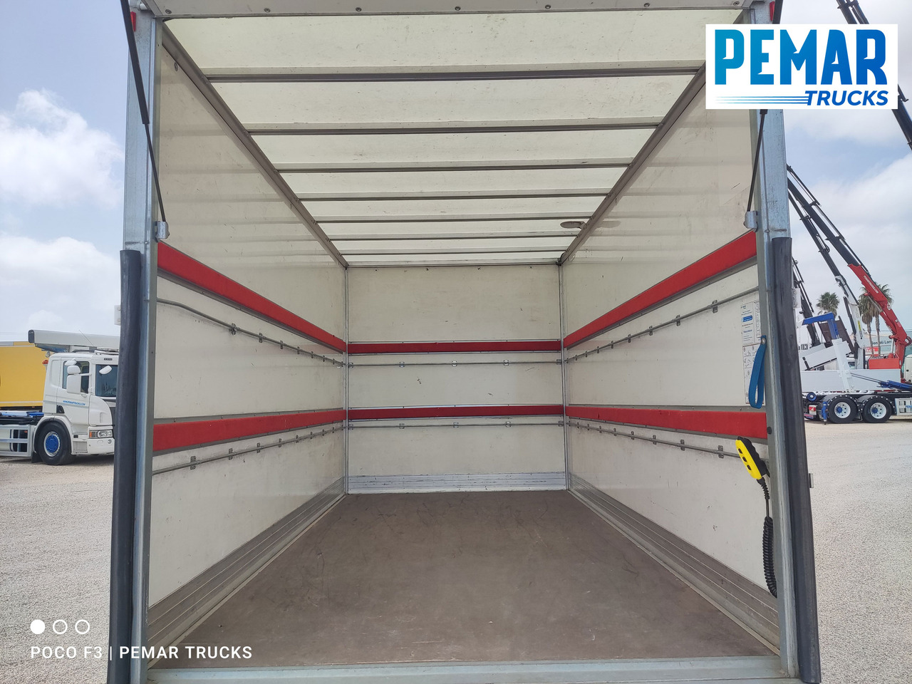 Dostavno vozilo sa zatvorenim sandukom IVECO DAILY 35C16 CAJA CERRADA DOBLE RUEDA: slika Dostavno vozilo sa zatvorenim sandukom IVECO DAILY 35C16 CAJA CERRADA DOBLE RUEDA