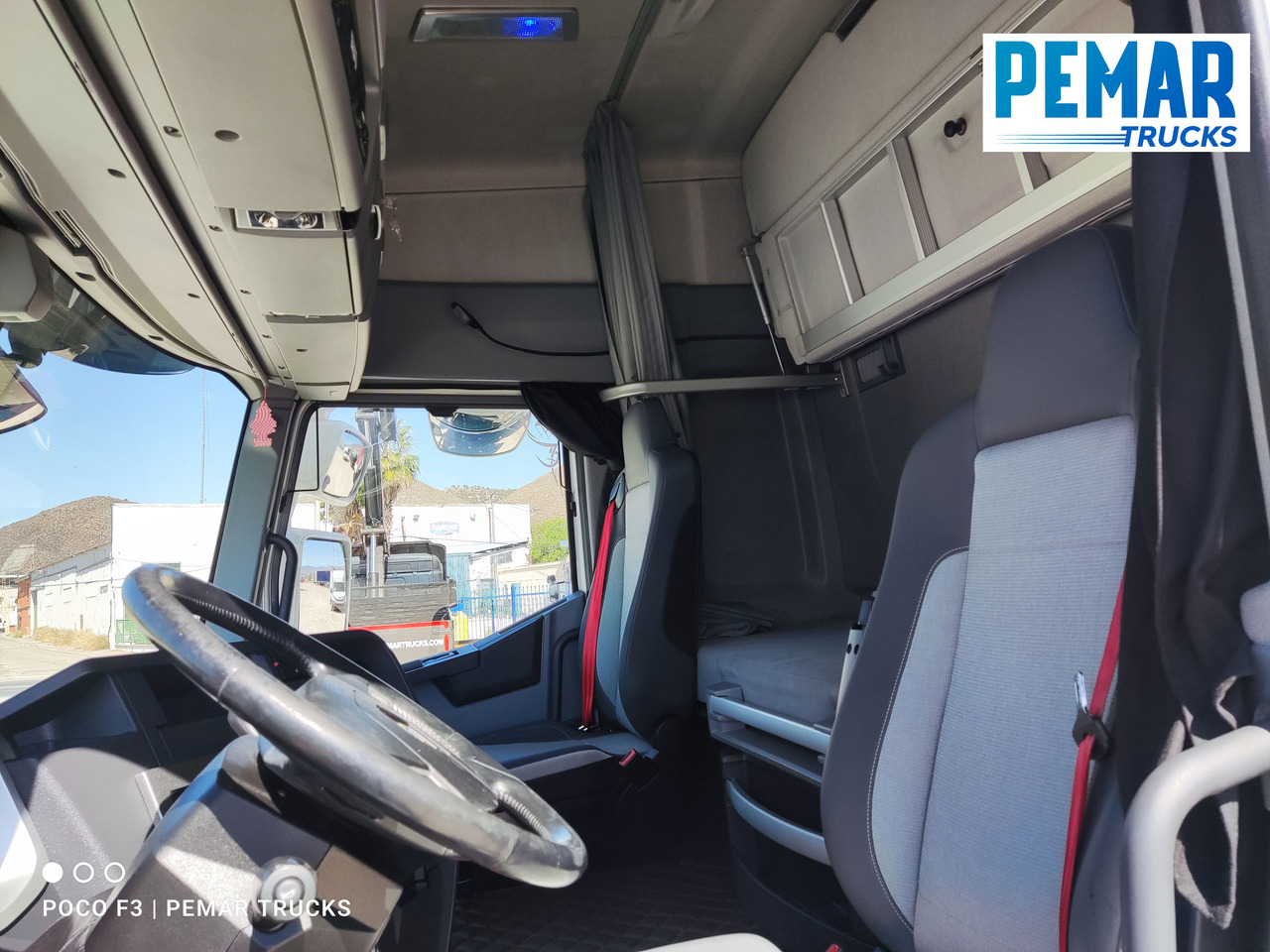 Interior photo 2: Tegljač RENAULT T 480 COMFORT RETARDER ADR