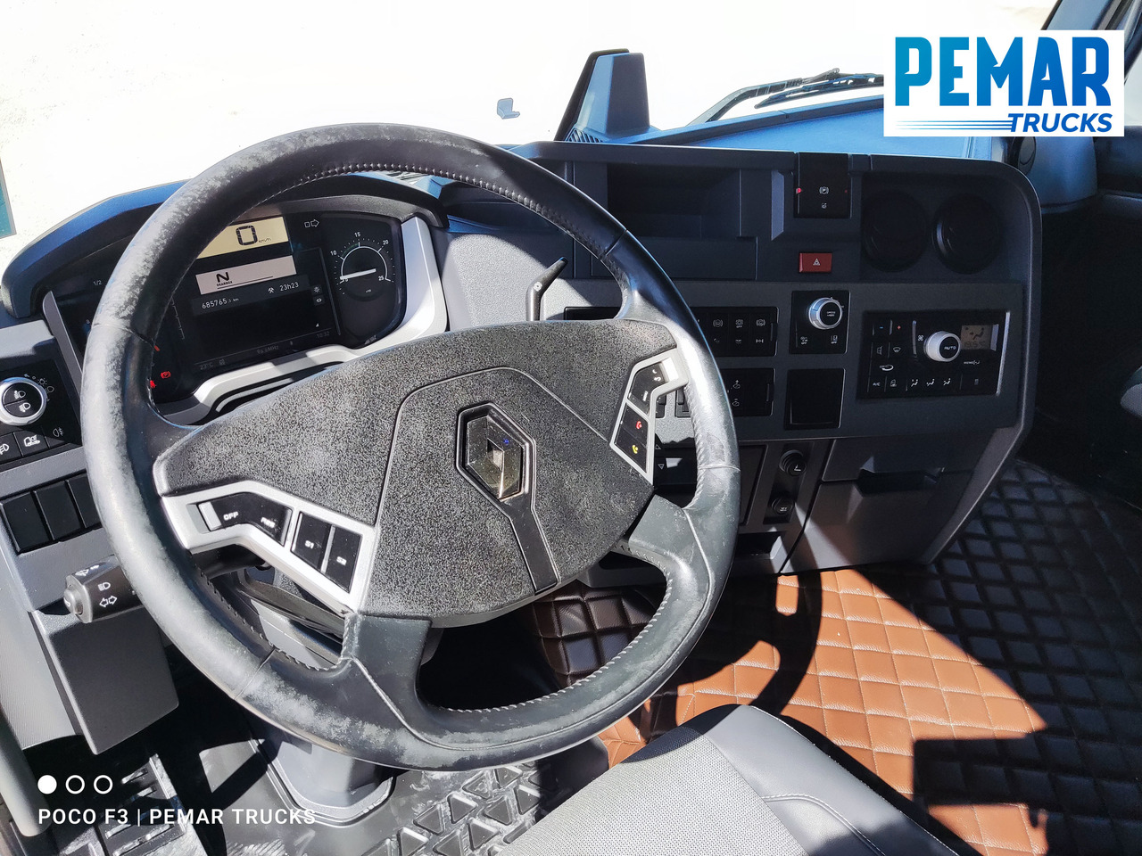 Interior photo 3: Tegljač RENAULT T 480 COMFORT RETARDER ADR
