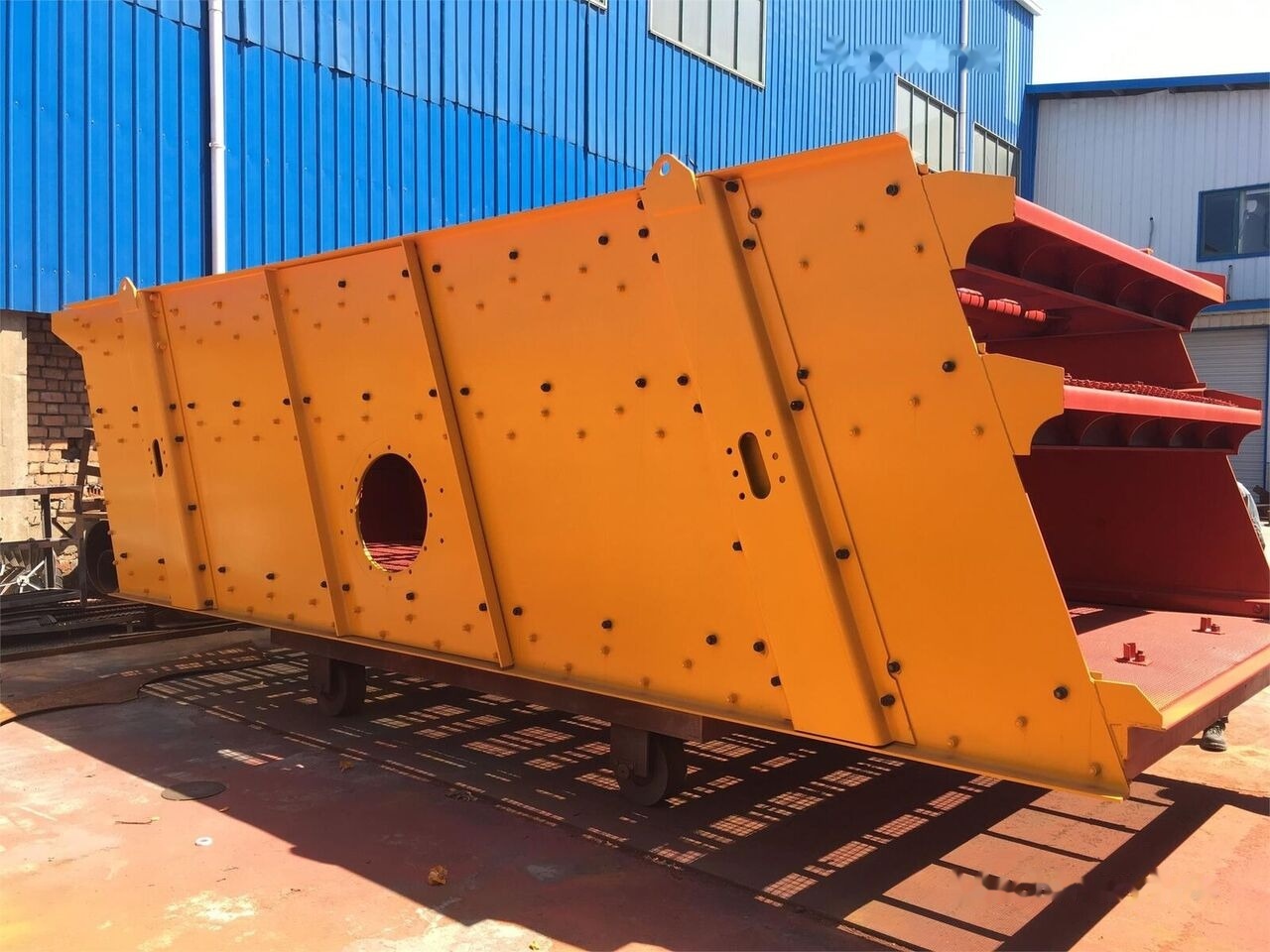 Kinglink 3YA2360 Triple decks Vibrating Screen | Silex - Screener: slika Kinglink 3YA2360 Triple decks Vibrating Screen | Silex - Screener Kinglink 3YA2360 Triple decks Vibrating Screen | Silex - Screener: slika Kinglink 3YA2360 Triple decks Vibrating Screen | Silex - Screener