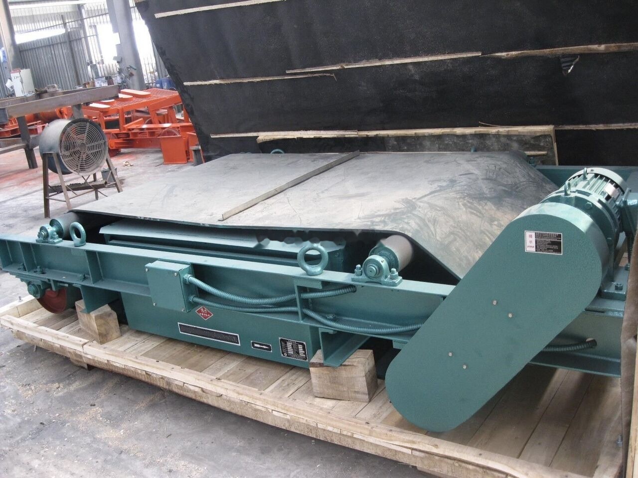 Kinglink B800 Magnetic Separator for remove iron and steels - Transportna traka: slika Kinglink B800 Magnetic Separator for remove iron and steels - Transportna traka Kinglink B800 Magnetic Separator for remove iron and steels - Transportna traka: slika Kinglink B800 Magnetic Separator for remove iron and steels - Transportna traka