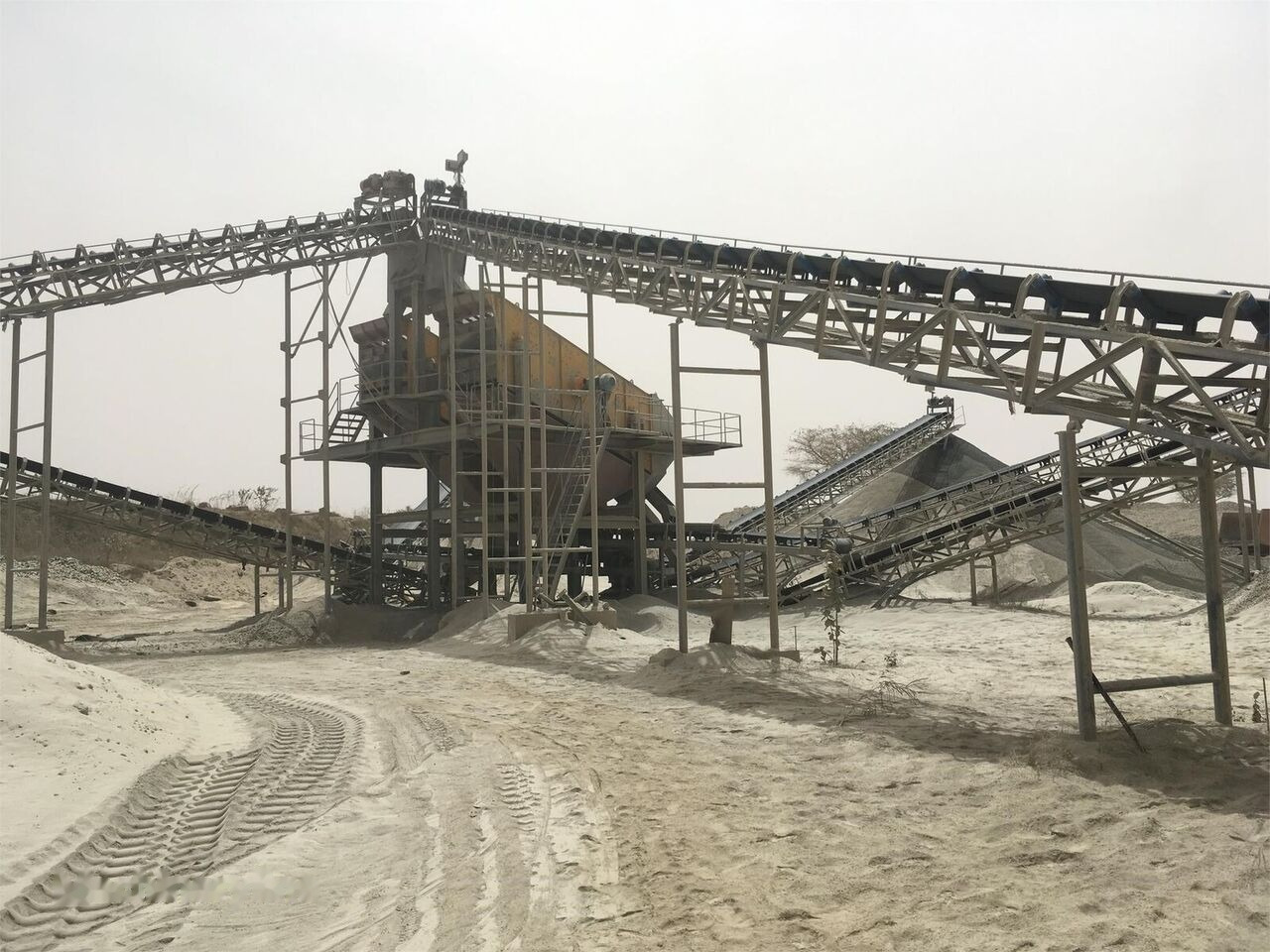 Kinglink Inclined Basalt Vibrating Screen 4YK2160 - Screener: slika Kinglink Inclined Basalt Vibrating Screen 4YK2160 - Screener Kinglink Inclined Basalt Vibrating Screen 4YK2160 - Screener: slika Kinglink Inclined Basalt Vibrating Screen 4YK2160 - Screener