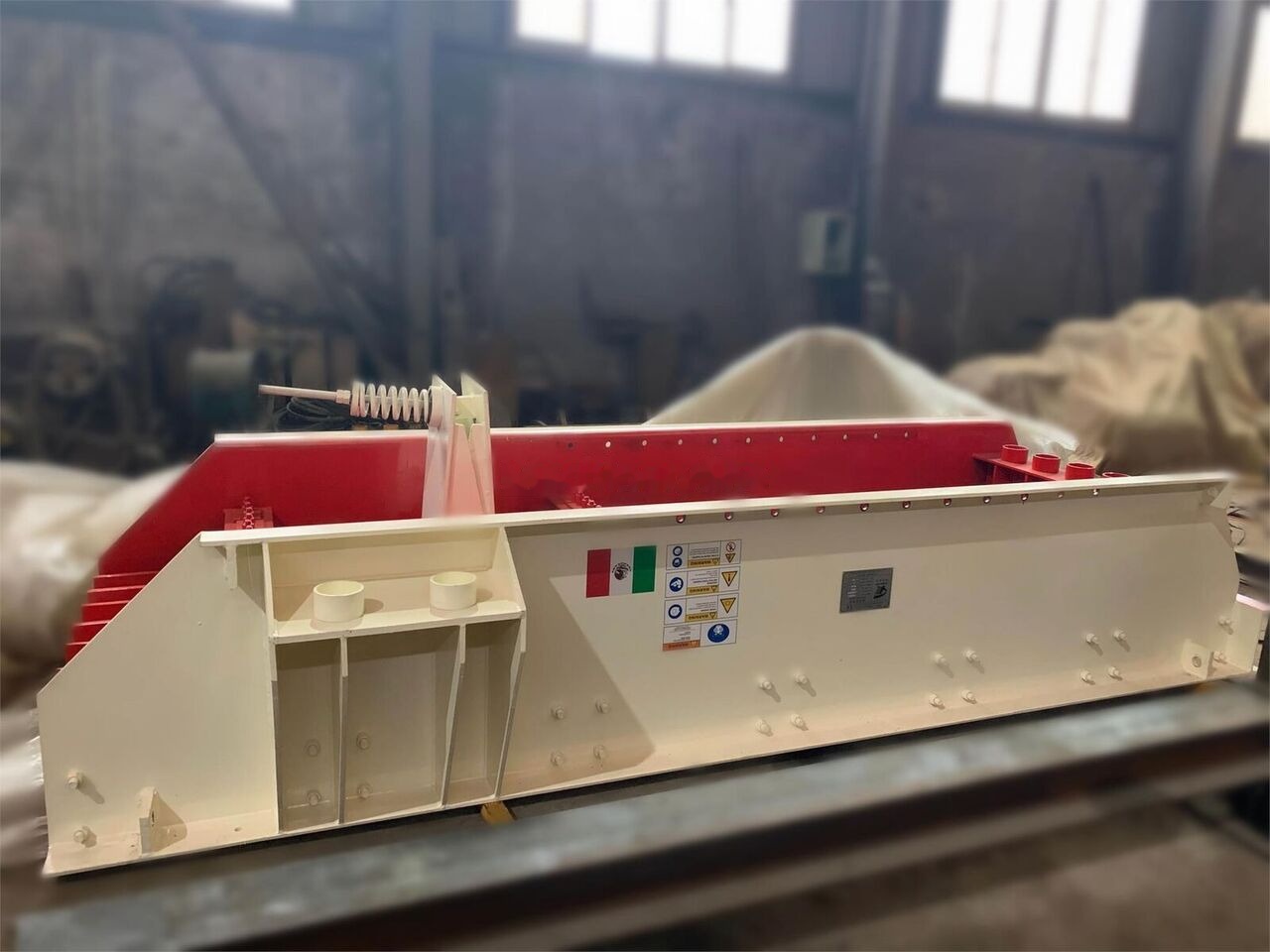 Kinglink ZSW380X96 Grizzly Vibrating Feeder - Rudarski strojevi: slika Kinglink ZSW380X96 Grizzly Vibrating Feeder - Rudarski strojevi Kinglink ZSW380X96 Grizzly Vibrating Feeder - Rudarski strojevi: slika Kinglink ZSW380X96 Grizzly Vibrating Feeder - Rudarski strojevi