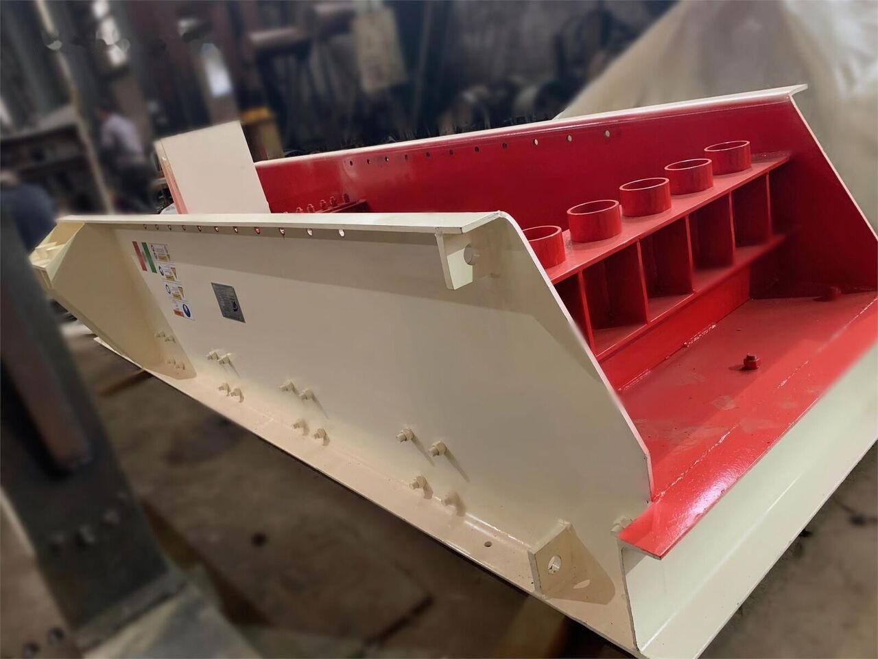 Kinglink ZSW380X96 Grizzly Vibrating Feeder - Rudarski strojevi: slika Kinglink ZSW380X96 Grizzly Vibrating Feeder - Rudarski strojevi Kinglink ZSW380X96 Grizzly Vibrating Feeder - Rudarski strojevi: slika Kinglink ZSW380X96 Grizzly Vibrating Feeder - Rudarski strojevi