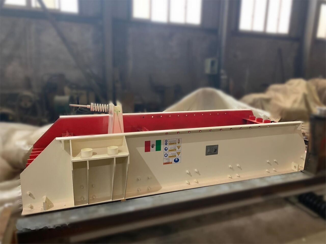 Kinglink ZSW380X96 Grizzly Vibrating Feeder - Rudarski strojevi: slika Kinglink ZSW380X96 Grizzly Vibrating Feeder - Rudarski strojevi Kinglink ZSW380X96 Grizzly Vibrating Feeder - Rudarski strojevi: slika Kinglink ZSW380X96 Grizzly Vibrating Feeder - Rudarski strojevi
