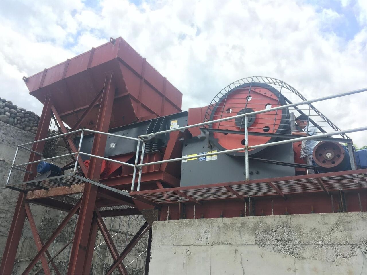 Kinglink ZSW380X96 RiverStone Aggregate vibrating grizzly feeder - Rudarski strojevi: slika Kinglink ZSW380X96 RiverStone Aggregate vibrating grizzly feeder - Rudarski strojevi Kinglink ZSW380X96 RiverStone Aggregate vibrating grizzly feeder - Rudarski strojevi: slika Kinglink ZSW380X96 RiverStone Aggregate vibrating grizzly feeder - Rudarski strojevi