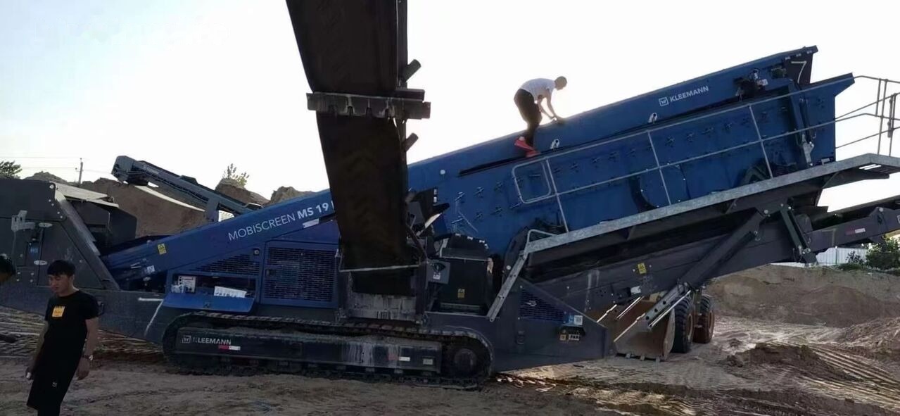 Kleemann MS19D Tracked Screen - Screener: slika Kleemann MS19D Tracked Screen - Screener Kleemann MS19D Tracked Screen - Screener: slika Kleemann MS19D Tracked Screen - Screener