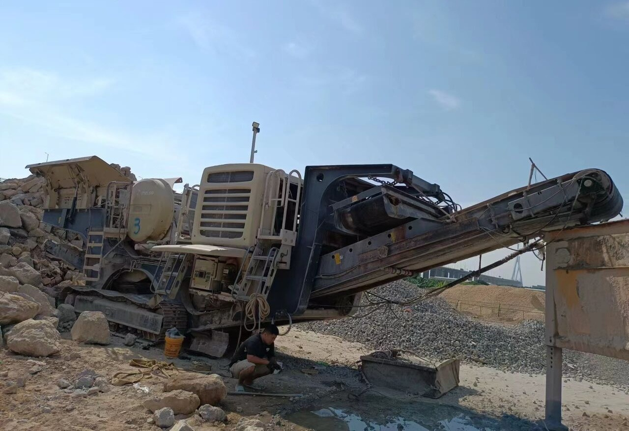 Metso Lokotrack LT106 Jaw Crusher - Mobilna drobilica: slika Metso Lokotrack LT106 Jaw Crusher - Mobilna drobilica Metso Lokotrack LT106 Jaw Crusher - Mobilna drobilica: slika Metso Lokotrack LT106 Jaw Crusher - Mobilna drobilica