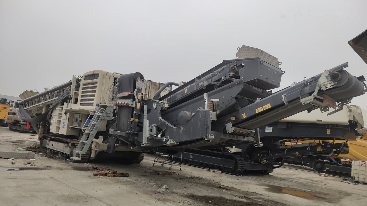 Metso Lokotrack LT200HPS MOBILE CONE CRUSHER WITH SCREEN - Mobilna drobilica: slika Metso Lokotrack LT200HPS MOBILE CONE CRUSHER WITH SCREEN - Mobilna drobilica Metso Lokotrack LT200HPS MOBILE CONE CRUSHER WITH SCREEN - Mobilna drobilica: slika Metso Lokotrack LT200HPS MOBILE CONE CRUSHER WITH SCREEN - Mobilna drobilica