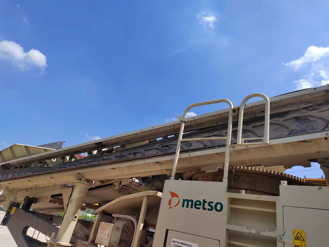 Metso Lokotrack LT200HPS MOBILE CONE CRUSHER WITH SCREEN - Mobilna drobilica: slika Metso Lokotrack LT200HPS MOBILE CONE CRUSHER WITH SCREEN - Mobilna drobilica Metso Lokotrack LT200HPS MOBILE CONE CRUSHER WITH SCREEN - Mobilna drobilica: slika Metso Lokotrack LT200HPS MOBILE CONE CRUSHER WITH SCREEN - Mobilna drobilica
