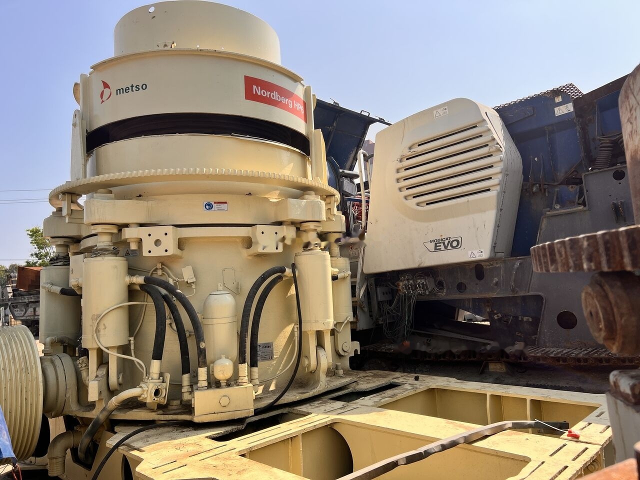Metso Nordberg HP6 Cone Crusher | Hard Stone - Konusna drobilica: slika Metso Nordberg HP6 Cone Crusher | Hard Stone - Konusna drobilica Metso Nordberg HP6 Cone Crusher | Hard Stone - Konusna drobilica: slika Metso Nordberg HP6 Cone Crusher | Hard Stone - Konusna drobilica