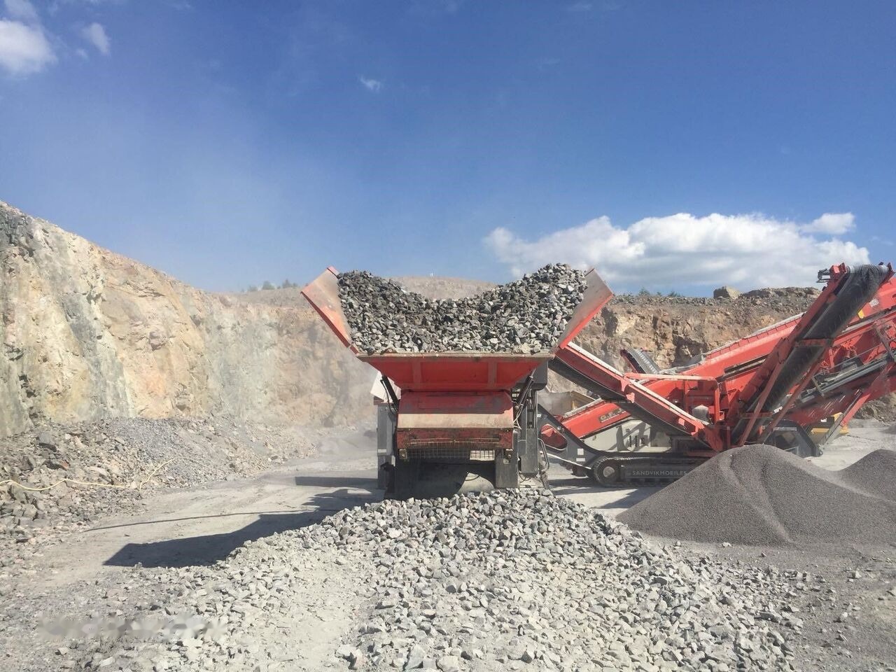 Sandvik QH331 Mobile Crushing Plant - Mobilna drobilica: slika Sandvik QH331 Mobile Crushing Plant - Mobilna drobilica Sandvik QH331 Mobile Crushing Plant - Mobilna drobilica: slika Sandvik QH331 Mobile Crushing Plant - Mobilna drobilica