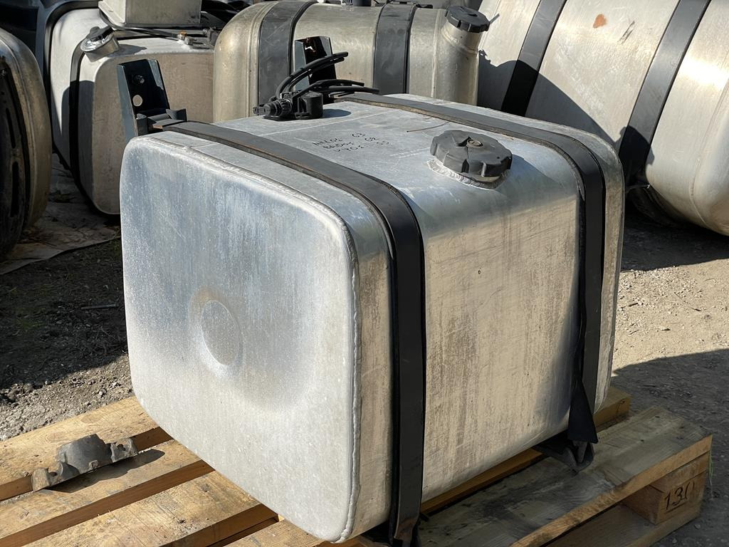 ALUMINUM 240L - Spremnik goriva za Kamion: slika ALUMINUM 240L - Spremnik goriva za Kamion ALUMINUM 240L - Spremnik goriva za Kamion: slika ALUMINUM 240L - Spremnik goriva za Kamion