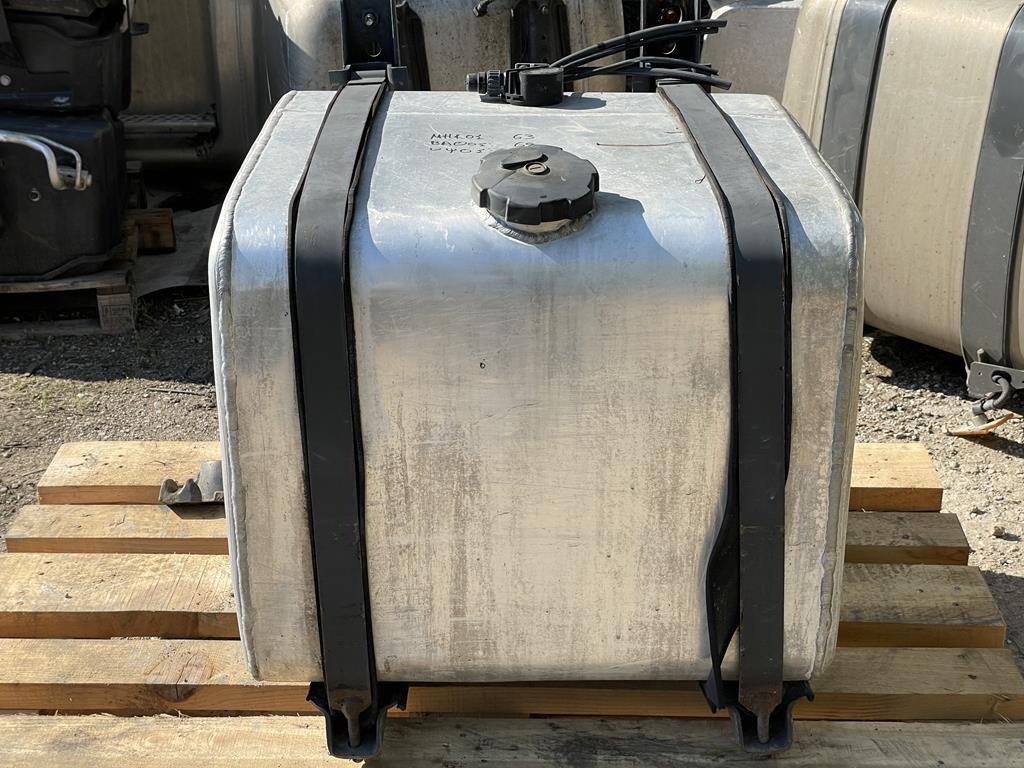 ALUMINUM 240L - Spremnik goriva za Kamion: slika ALUMINUM 240L - Spremnik goriva za Kamion ALUMINUM 240L - Spremnik goriva za Kamion: slika ALUMINUM 240L - Spremnik goriva za Kamion