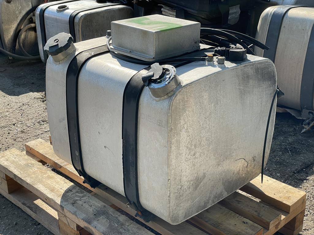 ALUMINUM 260 L - Spremnik goriva za Kamion: slika ALUMINUM 260 L - Spremnik goriva za Kamion ALUMINUM 260 L - Spremnik goriva za Kamion: slika ALUMINUM 260 L - Spremnik goriva za Kamion