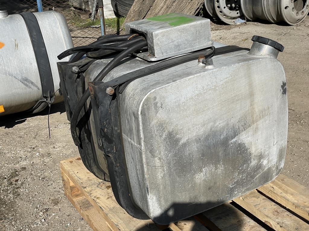 ALUMINUM 260 L - Spremnik goriva za Kamion: slika ALUMINUM 260 L - Spremnik goriva za Kamion ALUMINUM 260 L - Spremnik goriva za Kamion: slika ALUMINUM 260 L - Spremnik goriva za Kamion