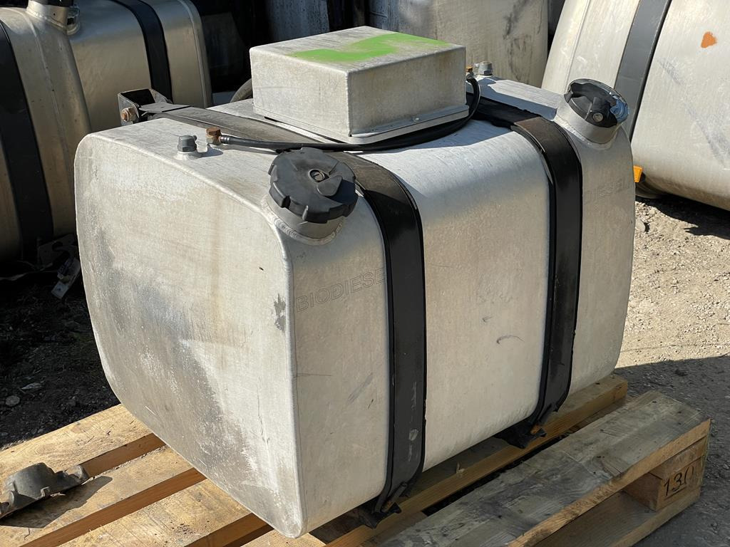 ALUMINUM 260 L - Spremnik goriva za Kamion: slika ALUMINUM 260 L - Spremnik goriva za Kamion ALUMINUM 260 L - Spremnik goriva za Kamion: slika ALUMINUM 260 L - Spremnik goriva za Kamion