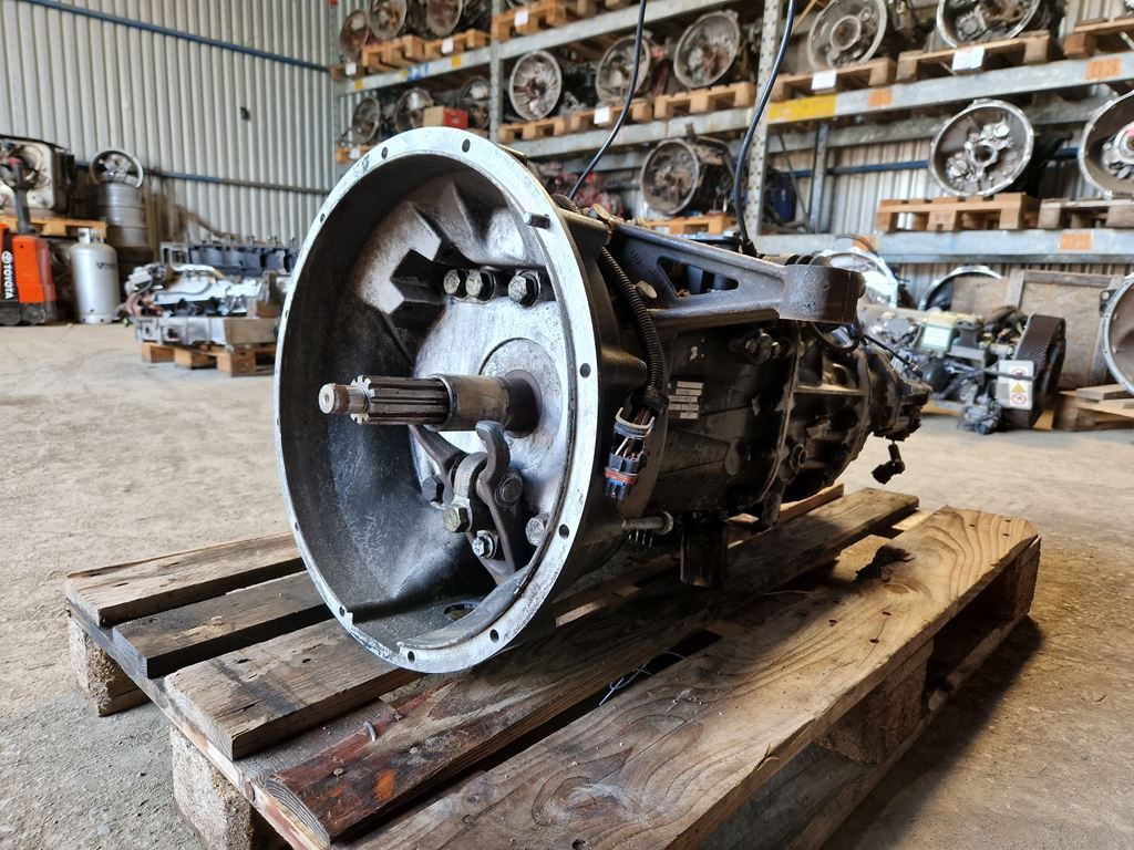 EATON / VICKERS Y 08389 - Mjenjač za Kamion: slika EATON / VICKERS Y 08389 - Mjenjač za Kamion EATON / VICKERS Y 08389 - Mjenjač za Kamion: slika EATON / VICKERS Y 08389 - Mjenjač za Kamion