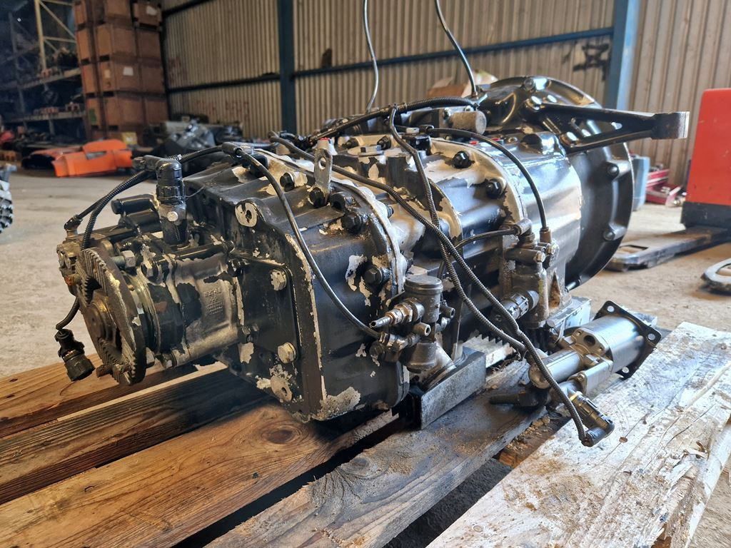 EATON / VICKERS Y 08389 - Mjenjač za Kamion: slika EATON / VICKERS Y 08389 - Mjenjač za Kamion EATON / VICKERS Y 08389 - Mjenjač za Kamion: slika EATON / VICKERS Y 08389 - Mjenjač za Kamion