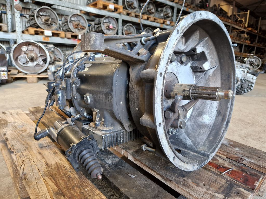 EATON / VICKERS Y 08389 - Mjenjač za Kamion: slika EATON / VICKERS Y 08389 - Mjenjač za Kamion EATON / VICKERS Y 08389 - Mjenjač za Kamion: slika EATON / VICKERS Y 08389 - Mjenjač za Kamion