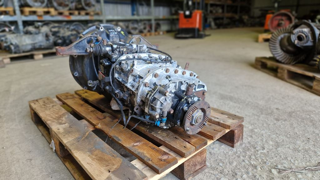 EATON / VICKERS Y08060 - Mjenjač za Kamion: slika EATON / VICKERS Y08060 - Mjenjač za Kamion EATON / VICKERS Y08060 - Mjenjač za Kamion: slika EATON / VICKERS Y08060 - Mjenjač za Kamion