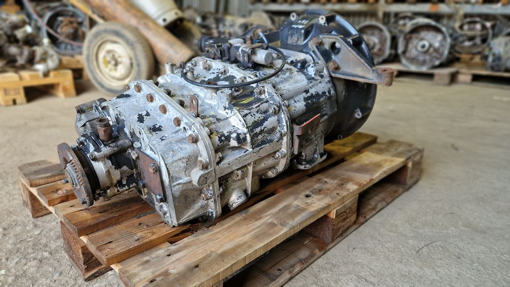 EATON / VICKERS Y08060 - Mjenjač za Kamion: slika EATON / VICKERS Y08060 - Mjenjač za Kamion EATON / VICKERS Y08060 - Mjenjač za Kamion: slika EATON / VICKERS Y08060 - Mjenjač za Kamion