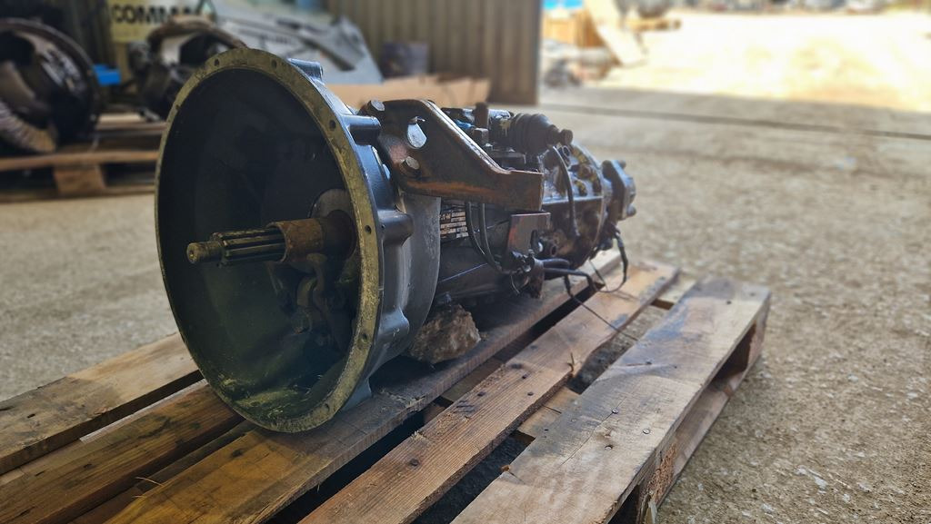 EATON / VICKERS Y08060 - Mjenjač za Kamion: slika EATON / VICKERS Y08060 - Mjenjač za Kamion EATON / VICKERS Y08060 - Mjenjač za Kamion: slika EATON / VICKERS Y08060 - Mjenjač za Kamion