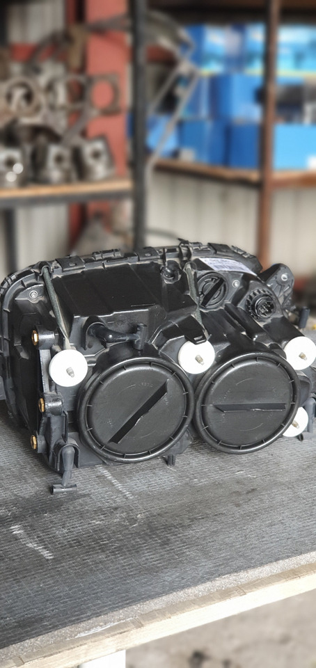 MERCEDES-BENZ ACTROS MP III - DRIVER - Prednja svjetla za Kamion: slika MERCEDES-BENZ ACTROS MP III - DRIVER - Prednja svjetla za Kamion MERCEDES-BENZ ACTROS MP III - DRIVER - Prednja svjetla za Kamion: slika MERCEDES-BENZ ACTROS MP III - DRIVER - Prednja svjetla za Kamion