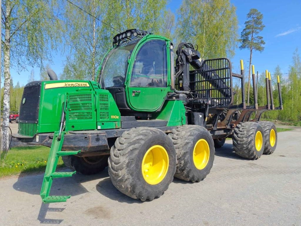 John Deere 1110 E Eco III - Forvarder: slika John Deere 1110 E Eco III - Forvarder John Deere 1110 E Eco III - Forvarder: slika John Deere 1110 E Eco III - Forvarder