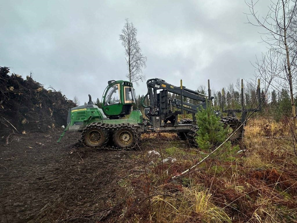 John Deere 1510 G - Forvarder: slika John Deere 1510 G - Forvarder John Deere 1510 G - Forvarder: slika John Deere 1510 G - Forvarder