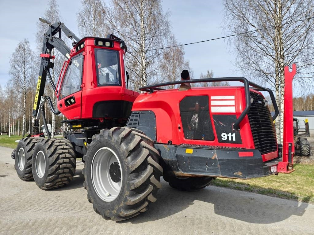 Komatsu 911 - Kombajn za šumarstvo: slika Komatsu 911 - Kombajn za šumarstvo Komatsu 911 - Kombajn za šumarstvo: slika Komatsu 911 - Kombajn za šumarstvo