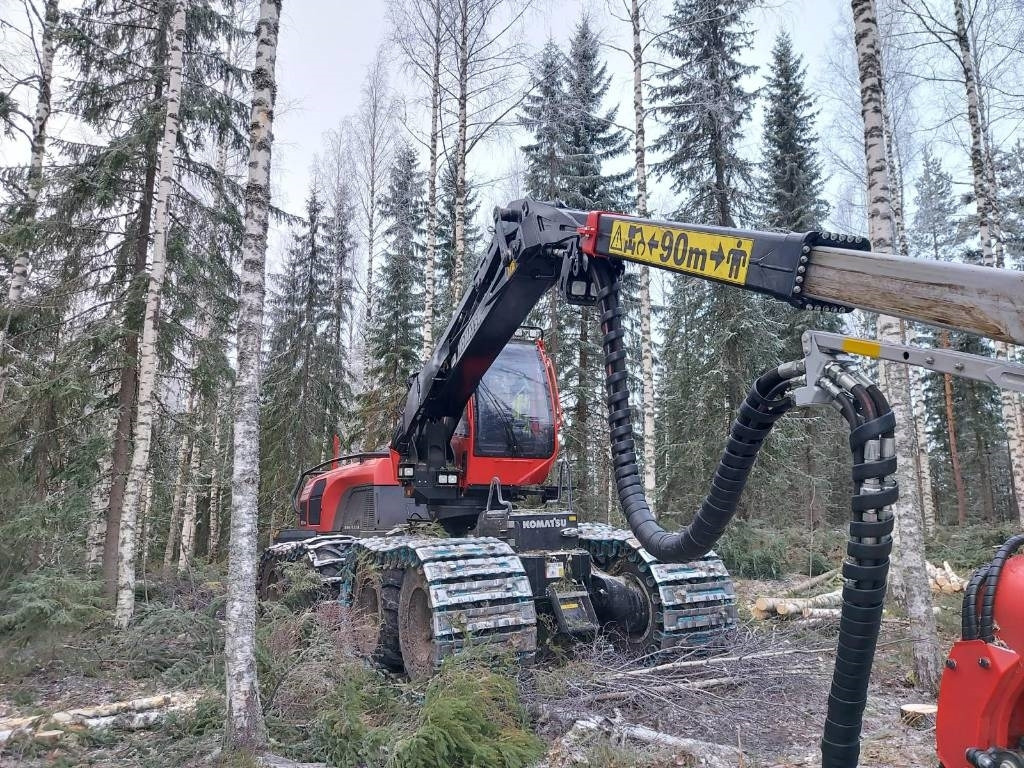 Komatsu 931 XC - Kombajn za šumarstvo: slika Komatsu 931 XC - Kombajn za šumarstvo Komatsu 931 XC - Kombajn za šumarstvo: slika Komatsu 931 XC - Kombajn za šumarstvo