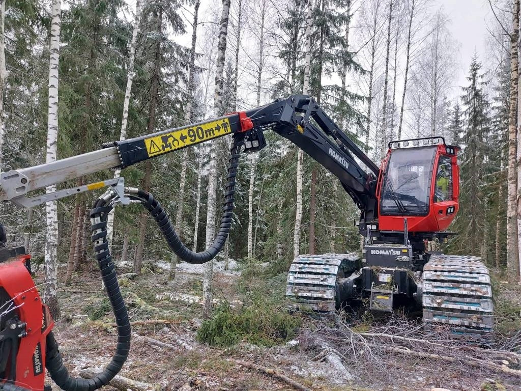 Komatsu 931 XC - Kombajn za šumarstvo: slika Komatsu 931 XC - Kombajn za šumarstvo Komatsu 931 XC - Kombajn za šumarstvo: slika Komatsu 931 XC - Kombajn za šumarstvo