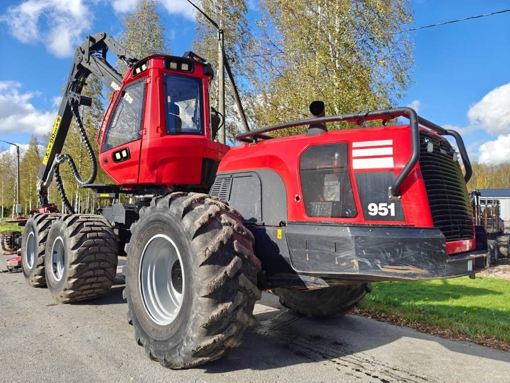 Komatsu 951 - Kombajn za šumarstvo: slika Komatsu 951 - Kombajn za šumarstvo Komatsu 951 - Kombajn za šumarstvo: slika Komatsu 951 - Kombajn za šumarstvo