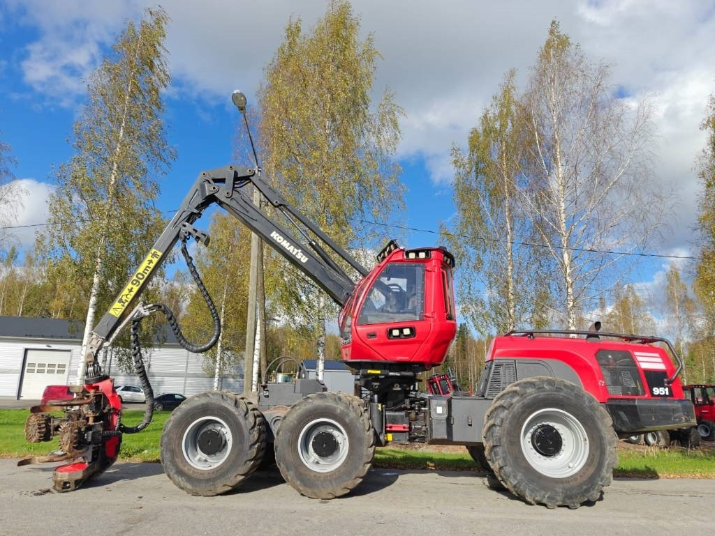 Komatsu 951 - Kombajn za šumarstvo: slika Komatsu 951 - Kombajn za šumarstvo Komatsu 951 - Kombajn za šumarstvo: slika Komatsu 951 - Kombajn za šumarstvo