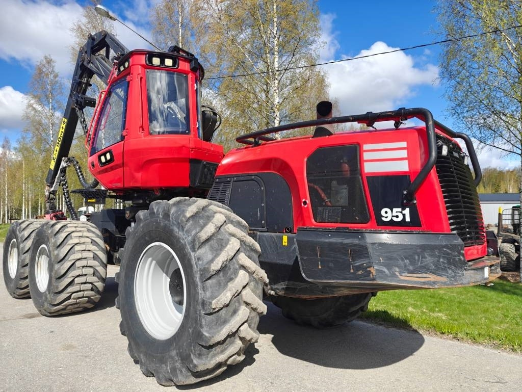 Komatsu 951 - Kombajn za šumarstvo: slika Komatsu 951 - Kombajn za šumarstvo Komatsu 951 - Kombajn za šumarstvo: slika Komatsu 951 - Kombajn za šumarstvo