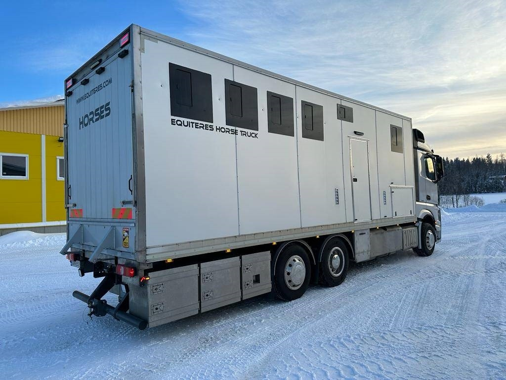 Mercedes-Benz Actros - Kamion za prijevoz stoke: slika Mercedes-Benz Actros - Kamion za prijevoz stoke Mercedes-Benz Actros - Kamion za prijevoz stoke: slika Mercedes-Benz Actros - Kamion za prijevoz stoke