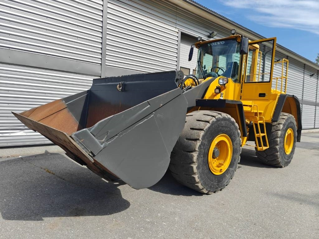 Volvo L 180 E - Utovarivač na kotačima: slika Volvo L 180 E - Utovarivač na kotačima Volvo L 180 E - Utovarivač na kotačima: slika Volvo L 180 E - Utovarivač na kotačima