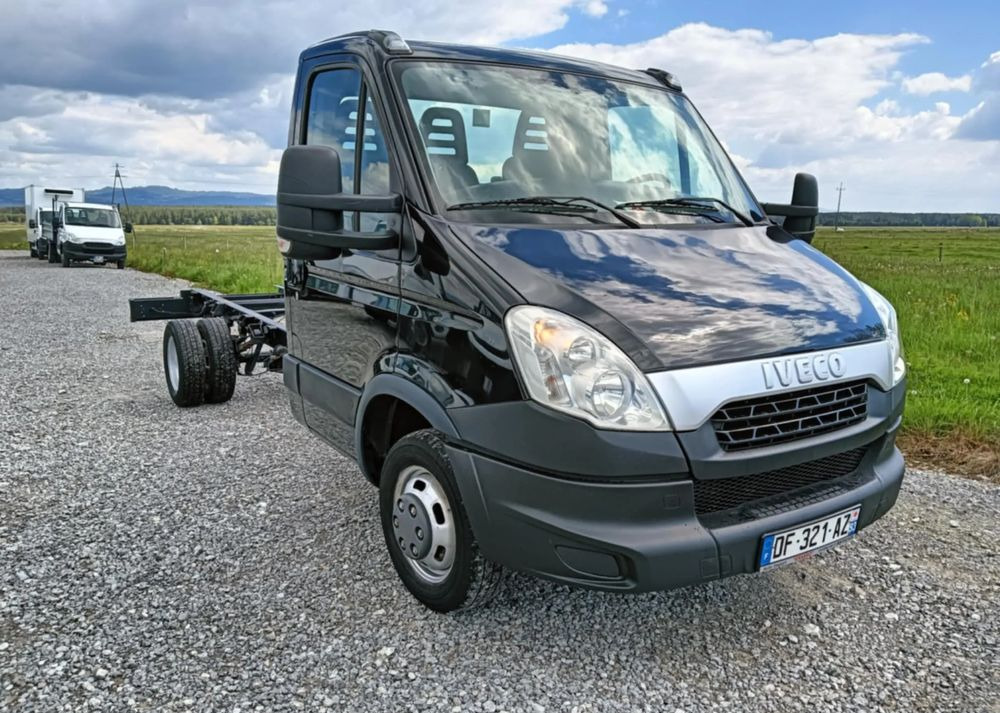 Iveco 35C13, 35C12, 35C14, 35C15 - Kamion-šasija: slika Iveco 35C13, 35C12, 35C14, 35C15 - Kamion-šasija Iveco 35C13, 35C12, 35C14, 35C15 - Kamion-šasija: slika Iveco 35C13, 35C12, 35C14, 35C15 - Kamion-šasija