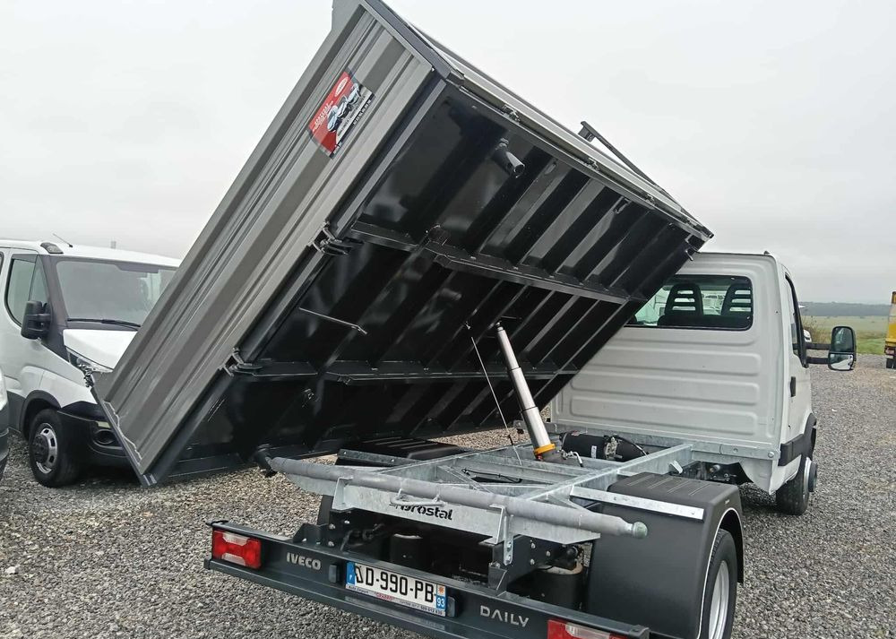 Iveco 35C13, 35C14, 35C15, 35C17, 70C17 - Mali kamion kiper: slika Iveco 35C13, 35C14, 35C15, 35C17, 70C17 - Mali kamion kiper Iveco 35C13, 35C14, 35C15, 35C17, 70C17 - Mali kamion kiper: slika Iveco 35C13, 35C14, 35C15, 35C17, 70C17 - Mali kamion kiper