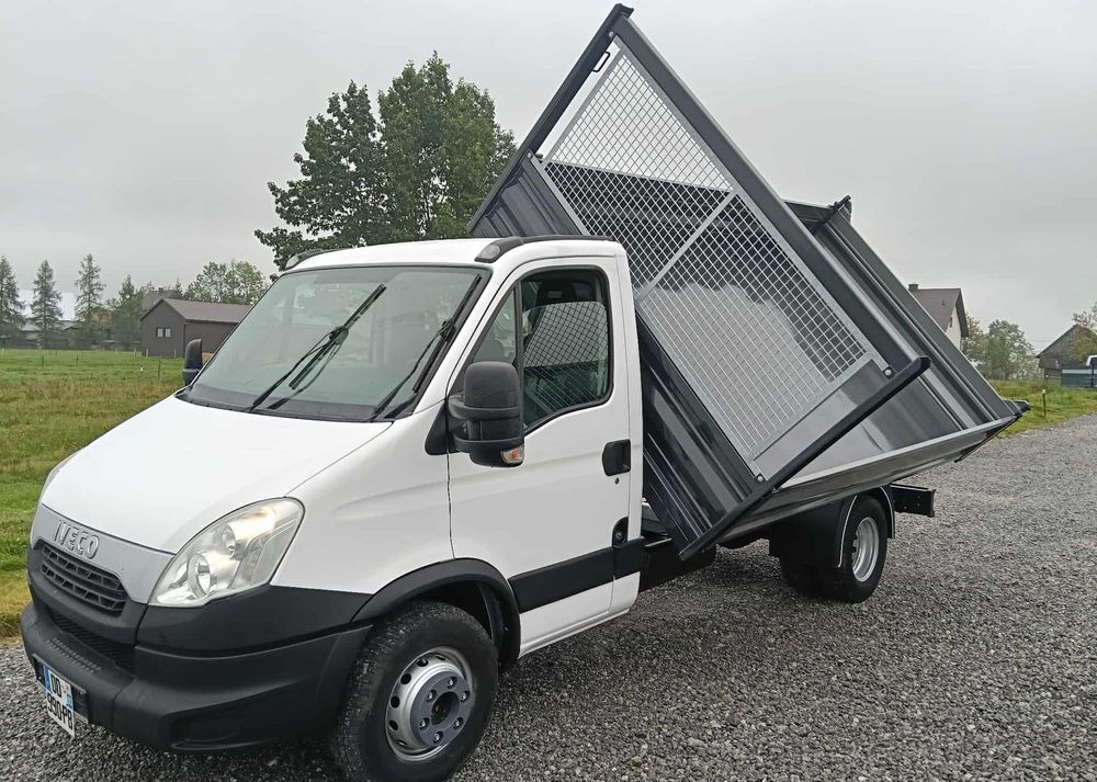 Mali kamion kiper Iveco 35C13, 35C14, 35C15, 35C17, 70C17: slika Mali kamion kiper Iveco 35C13, 35C14, 35C15, 35C17, 70C17 Mali kamion kiper Iveco 35C13, 35C14, 35C15, 35C17, 70C17: slika Mali kamion kiper Iveco 35C13, 35C14, 35C15, 35C17, 70C17