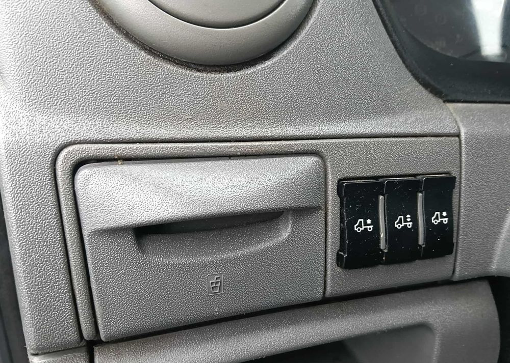 Mali kamion kiper Iveco 35C13, 35C14, 35C15, 35C17, 70C17: slika Mali kamion kiper Iveco 35C13, 35C14, 35C15, 35C17, 70C17 Mali kamion kiper Iveco 35C13, 35C14, 35C15, 35C17, 70C17: slika Mali kamion kiper Iveco 35C13, 35C14, 35C15, 35C17, 70C17