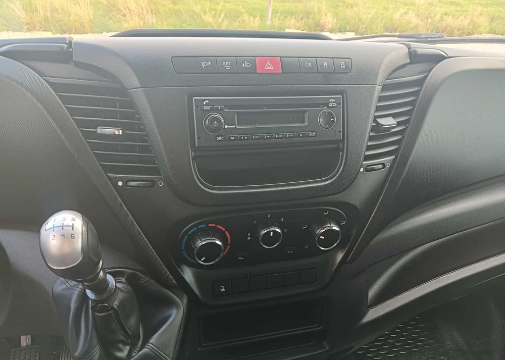 Dostavno vozilo hladnjača Iveco 35C14, 35C13, 35C12: slika Dostavno vozilo hladnjača Iveco 35C14, 35C13, 35C12